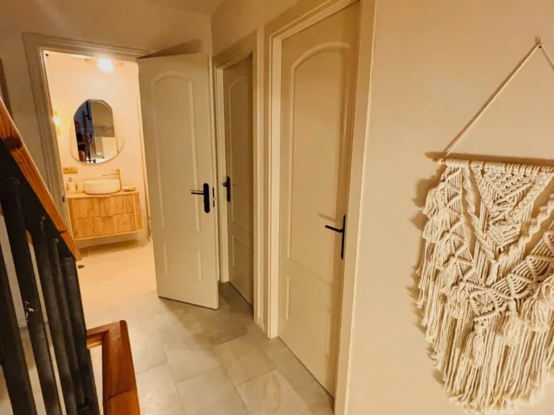 Landing with macramé art