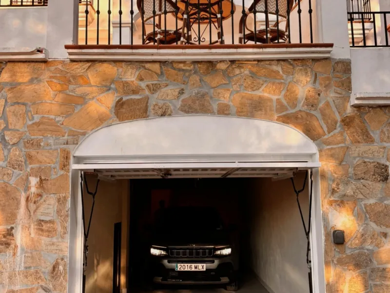 Private garage with space for one car