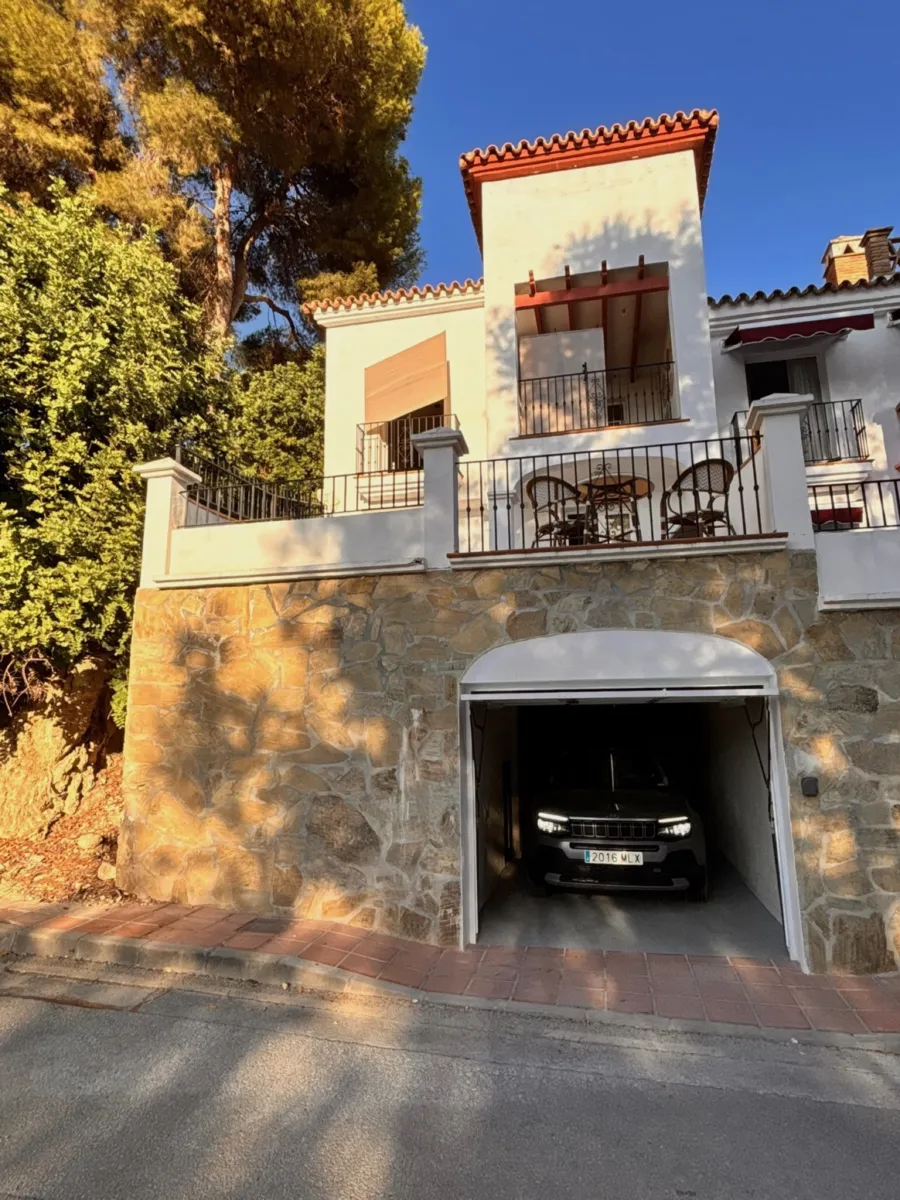 The house with the private garage